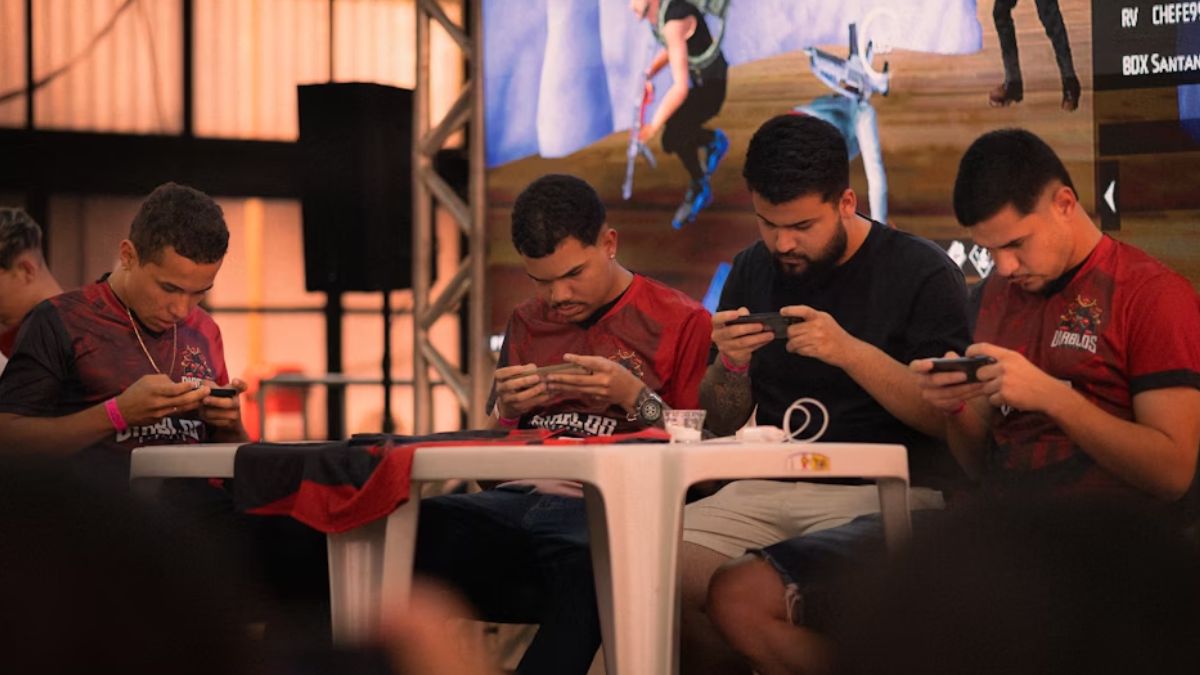 grupo competindo em busca de seu prêmio.